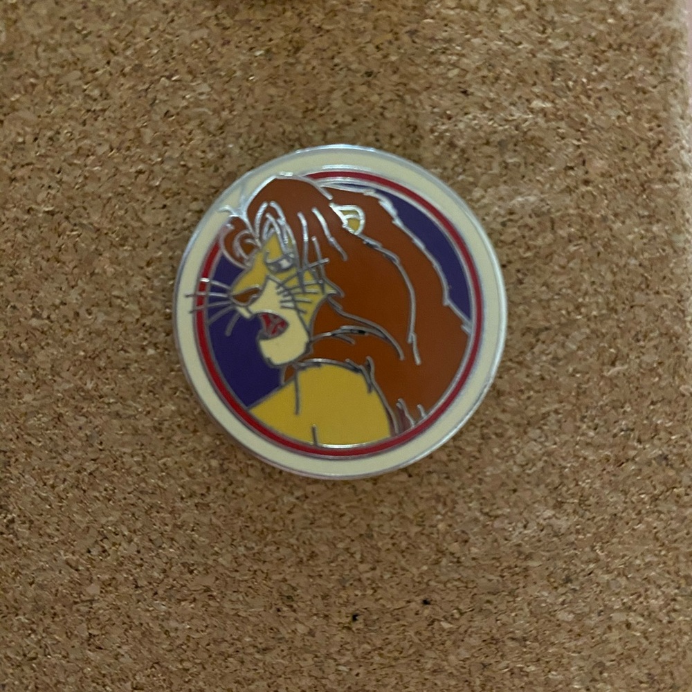 Disney parks official mufasa pin